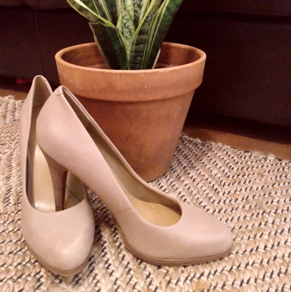 Nine West tan/nude heels